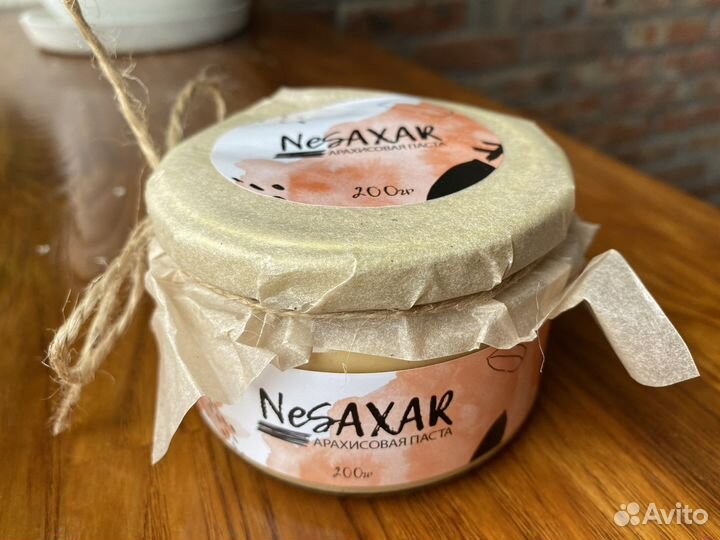 Арахисовая паста, гранола, орешки, подарки