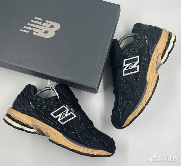 Черные кроссовки New Balance 1906R