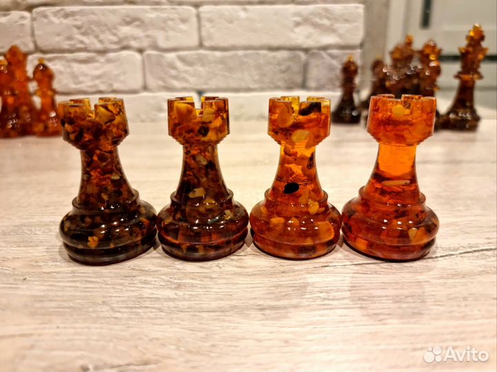 Янтарные большие шахматные фигуры (под заказ)