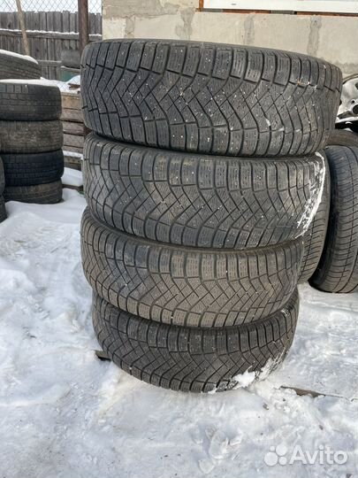 Pirelli Ice Zero FR SUV 225/65 R17