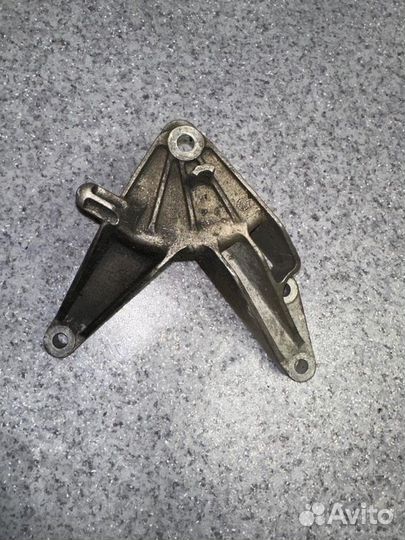 Кронштейн двигателя Chevrolet Cruze J300