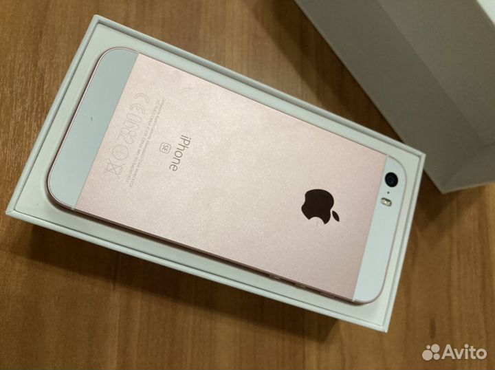 Телефон iPhone SE