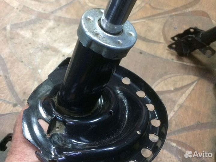 Стойка передняя Ниссан ноут