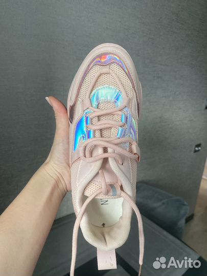 Кроссовки женские