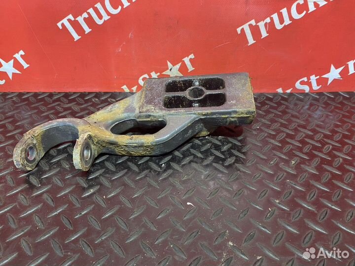 Кронштейн амортизатора переднего правый