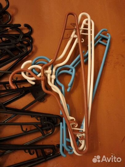 Вешалки плечики пластиковые