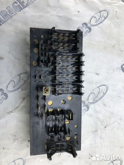 Блок предохранителей подкапотный audi 80 B2