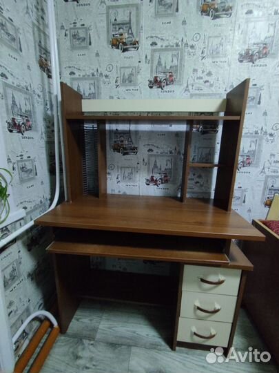 Компьютерный стол