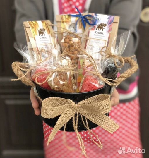 Подарочный набор чая и сладостей