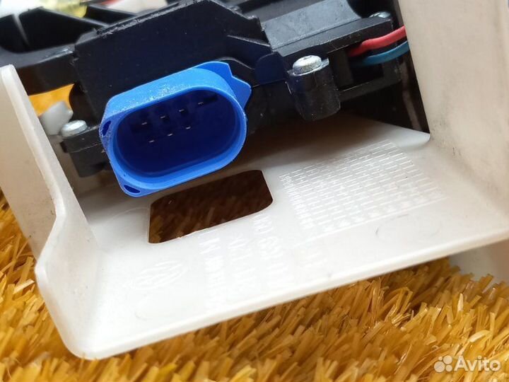 Замок двери задний правый Porsche Cayenne 957 5501