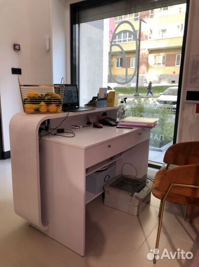 Стойка ресепшн