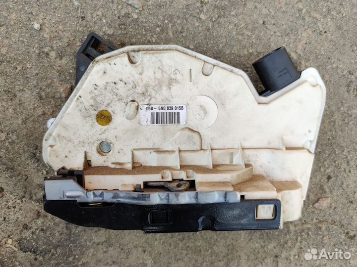 Замок задний левый Tiguan 1