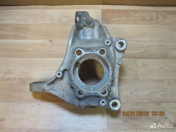 Поворотный кулак передний правый VW Passat B6