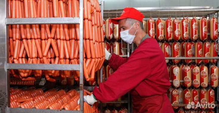 Рабочий, занятый укладкой готовой продукции вахта