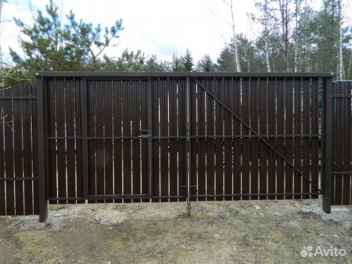 Заборы с раздвижными воротами