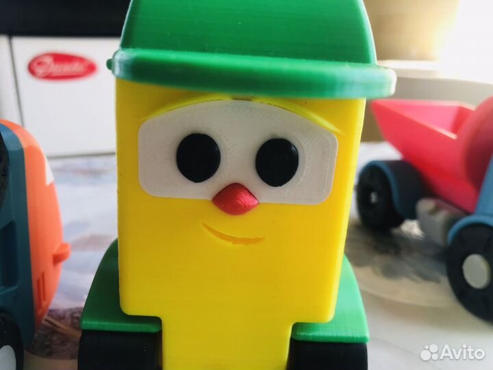 Грузовичок лева грузик капу игрушки машинки