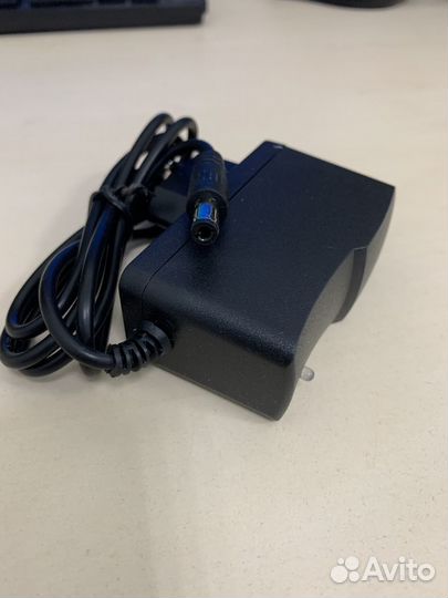 Блок питания 8.4V 1A 5.5x2.1мм Li-ion аккумулятор