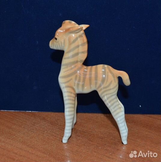 Фарфоровая статуэтка- зебра (лфз)