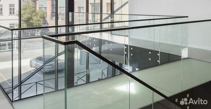 Стеклянное ограждение балкона