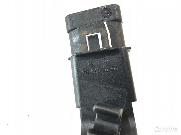 Кронштейн правый Mercedes E W211