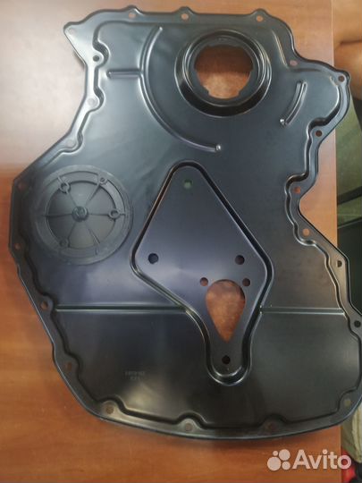 Крышка двигателя передняя