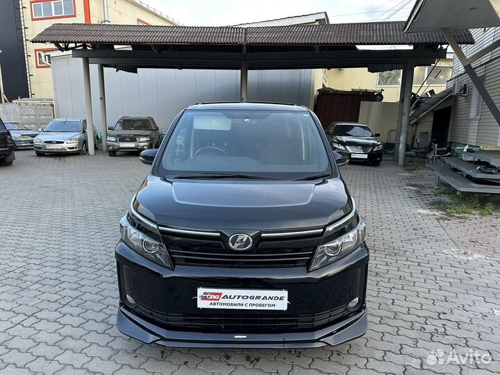 Toyota Voxy 2.0 CVT, 2016, 122 315 км