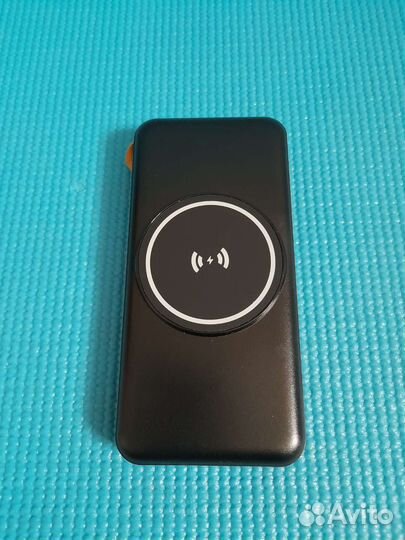 Повербанк с беспроводной зарядкой
