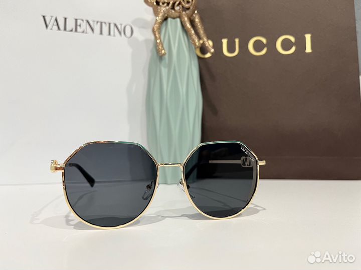 Солнцезащитные очки valentino черные новые