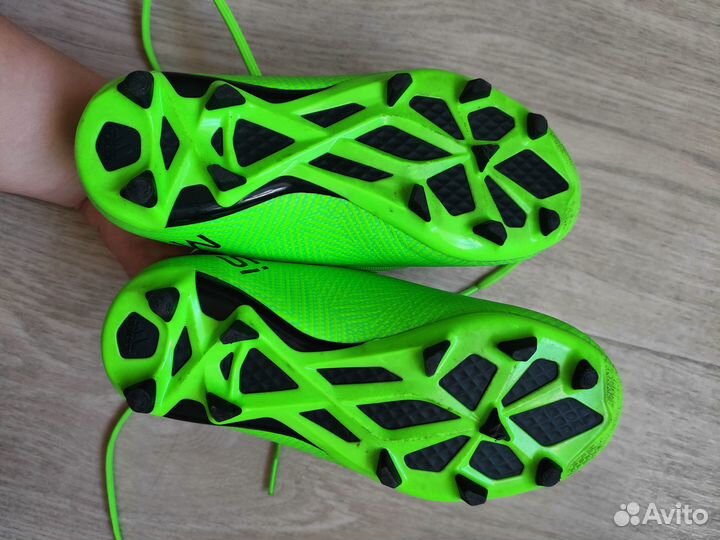 Футбольные бутсы adidas 28