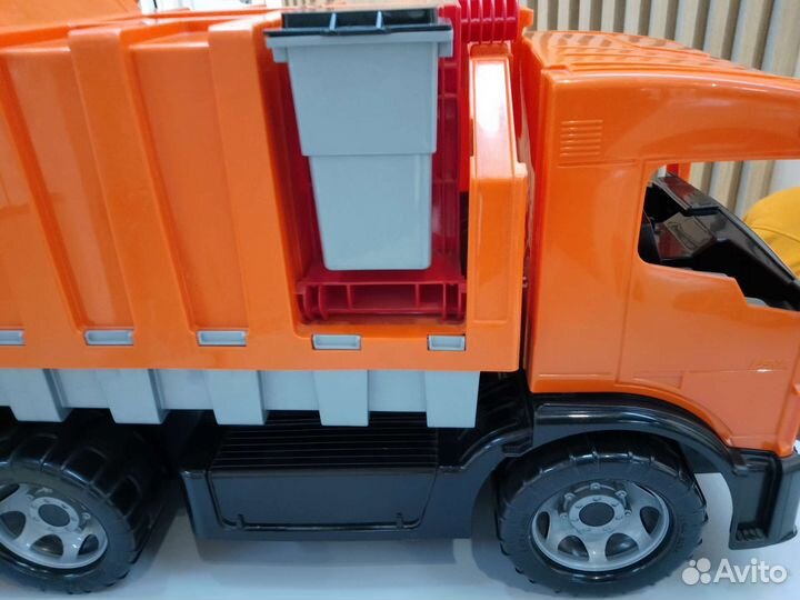 Большой грузовик