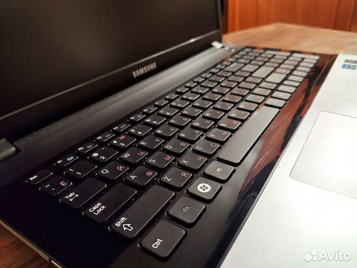 17 большой,10гб оперативы,SSD, шустрый, GeForce,i3