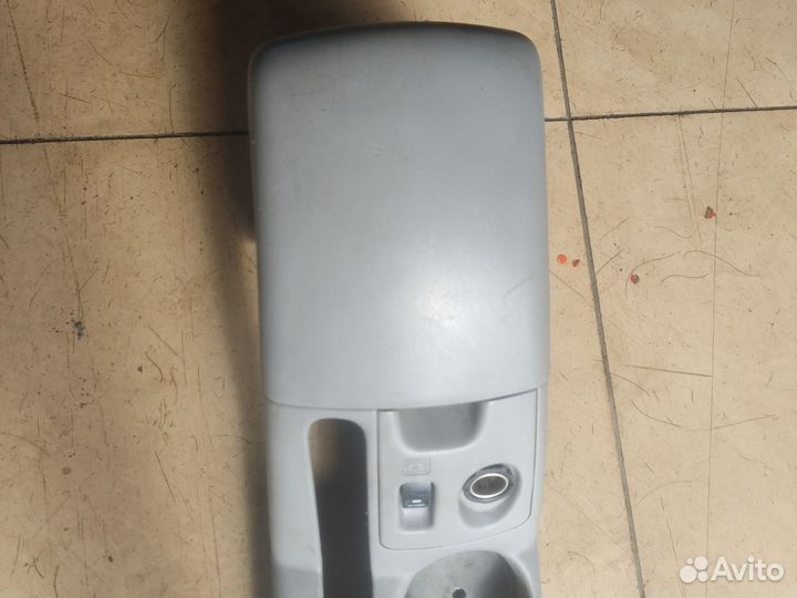 Подлокотник Mitsubishi L 200