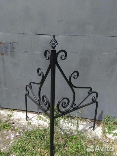 Ритуальные уголки столики скамейки