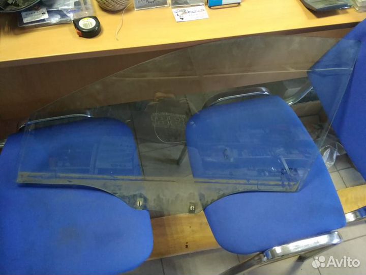 Стекло двери переднее левое на Chevrolet Lacetti