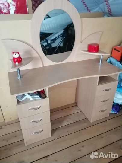 Туалетный столик