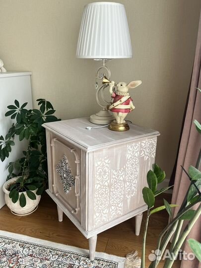 Тумбочка прикроватная 