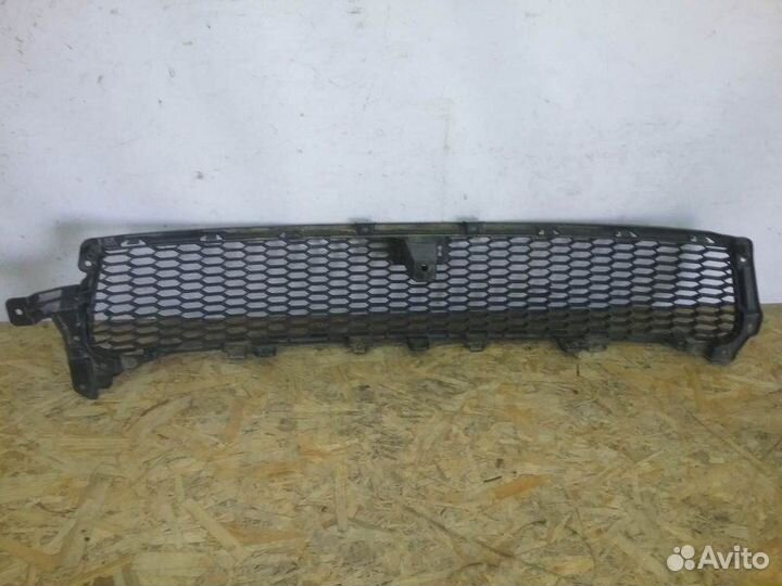 Решетка переднего бампера нижняя Mitsubishi Outlan