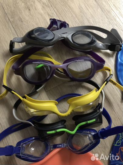 Очки для плавания и шапочки