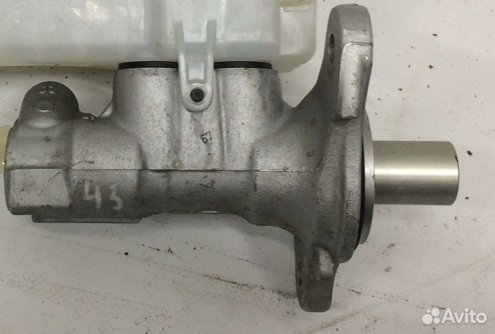 Главный тормозной цилиндр с бачком рено логан 2015