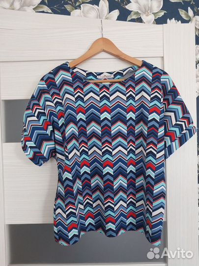 Блузки много