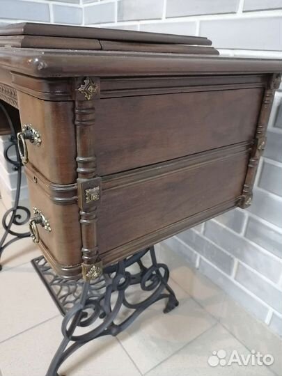 Швейная машинка zinger