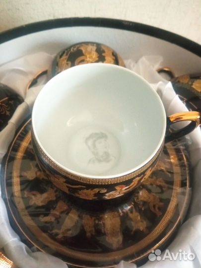 Фарфоровые чашки подарочные