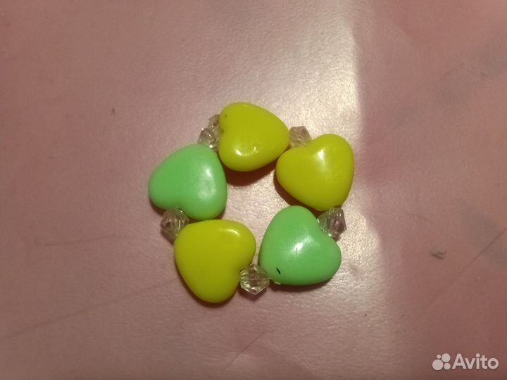Кольца из бусин сердечки