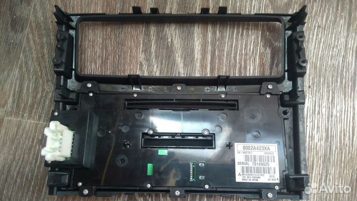 Штатная магнитола Мицубиси Паджеро 4