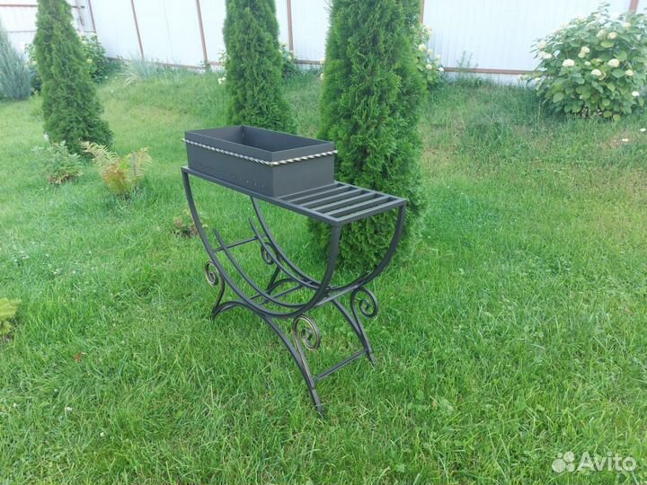 Мангал с дровницей