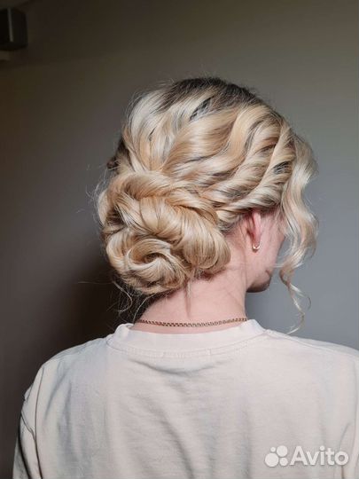 Причёски и макияж