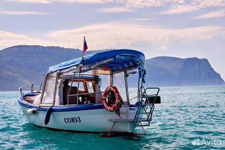 Катер каютный