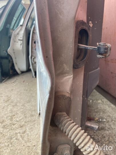 Передняя правая дверь Ford focus 1