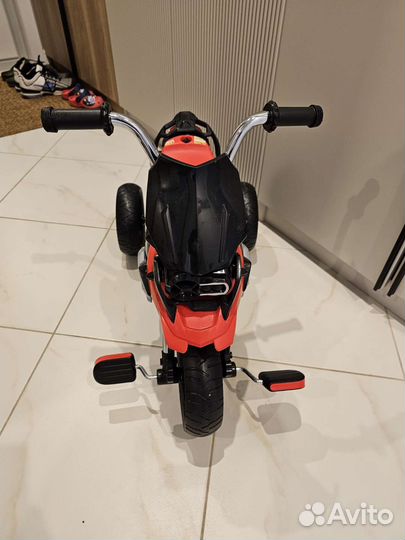 Трехколесный велосипед BMW