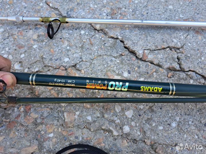 Спиннинги, садки, подсак, рыболовные снасти